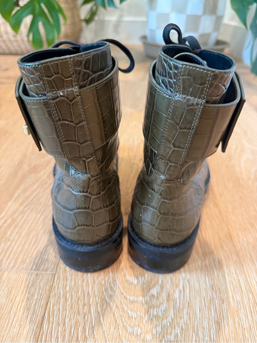 Louis Vuitton • Wonderland Crocodile Leather Boot - Picture 7 of 9